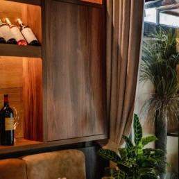 Restaurant cu terasă decorat de Sophia